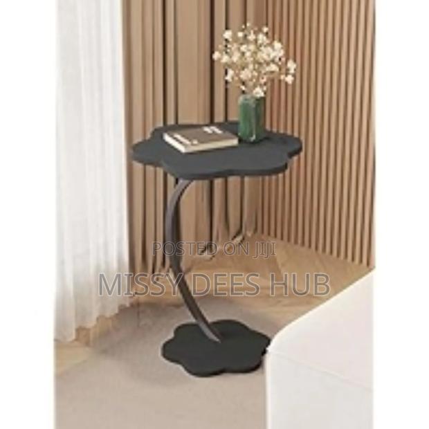 Flower Coffee Table · Photo 2