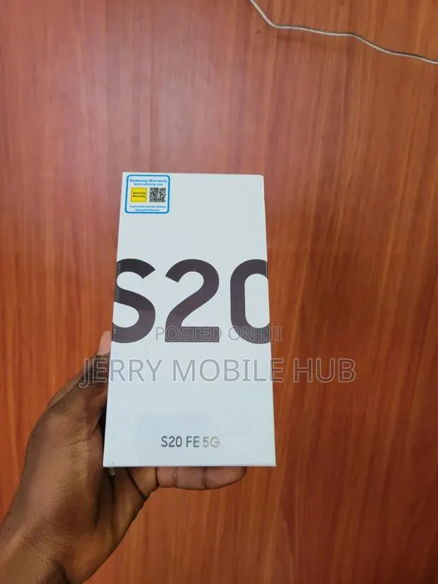 New Samsung Galaxy S20 FE 5G 128 GB Blue · Photo 1