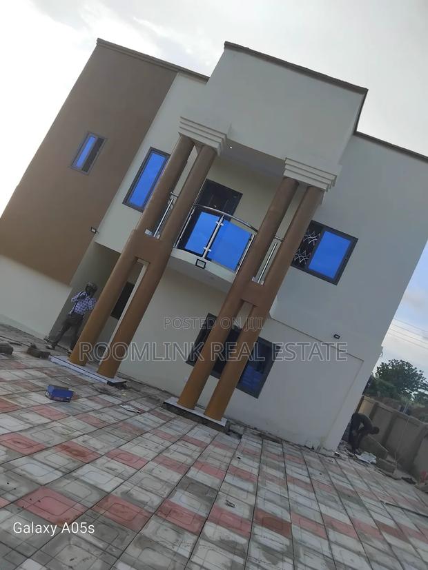 4bdrm Mansion in 4 Bedroom Mansion, Sunyani Municipal for sale