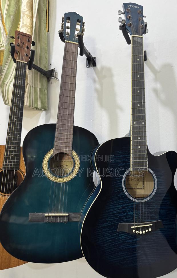 Givson- Semi Acoustic Guitar · Photo 1
