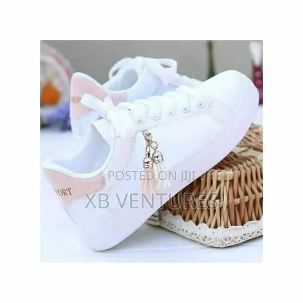 Clean Style Women Casual Sneaker - White · Photo 1