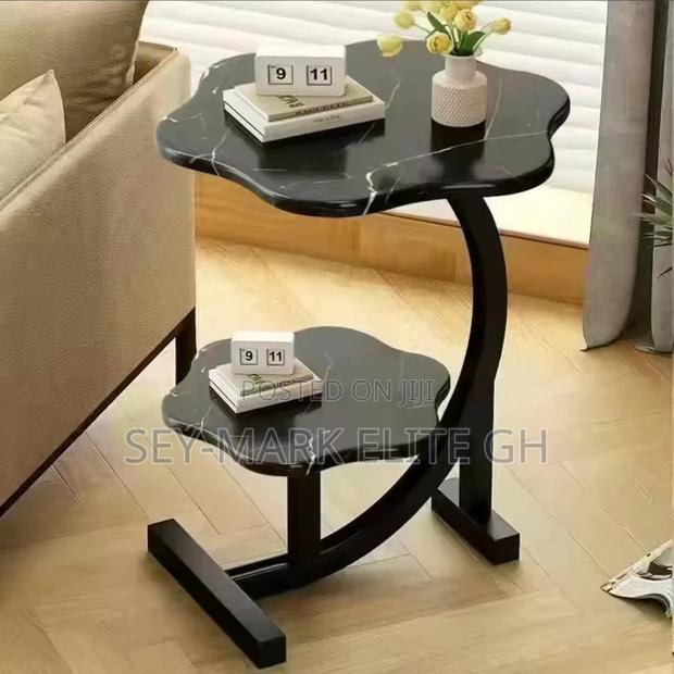 Quality Side/ Coffee Table · Photo 1