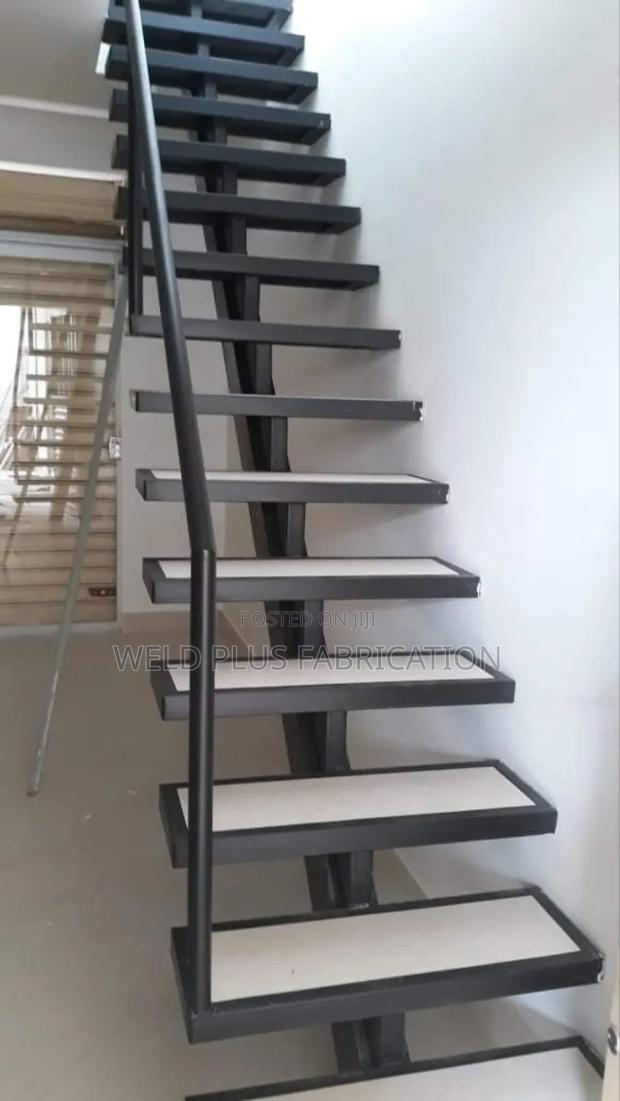 Metal Staircase Structure · Photo 2