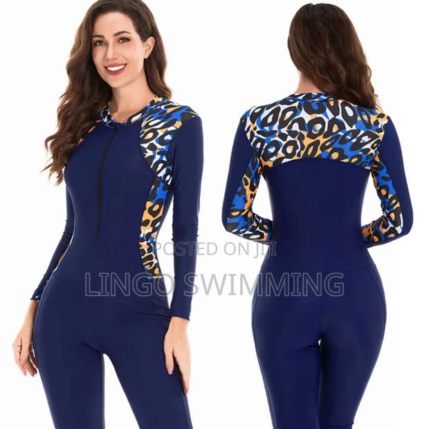 Women's Swimsuit · Photo 2