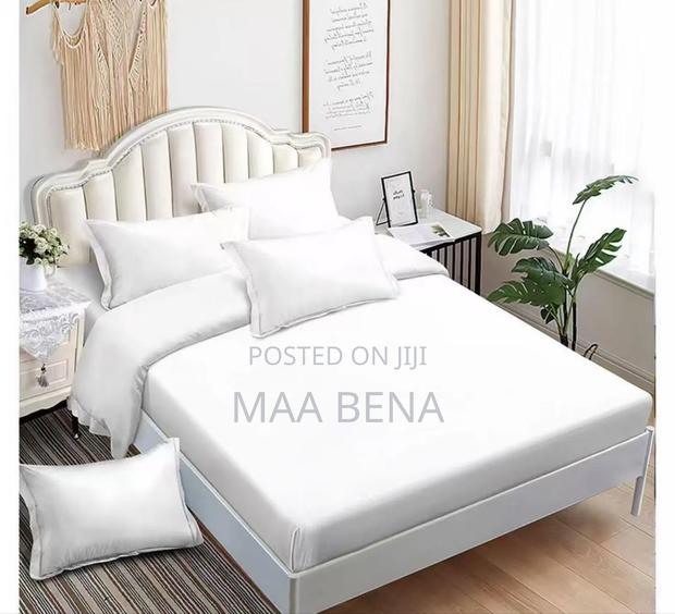 Luxury Cotton White Bedsheet · Photo 1