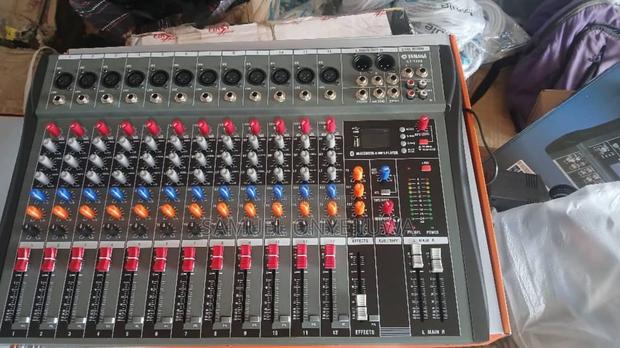 12 Channels Mixer · Photo 1