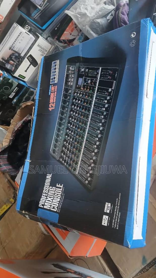 12 Channels Mixer · Photo 2