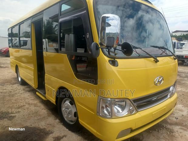 Hyundai County 2014 Yellow · Photo 1