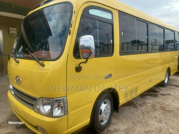 Hyundai County 2014 Yellow · Photo 2