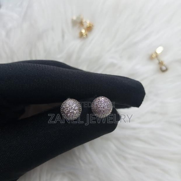 Clip Earrings · Photo 1