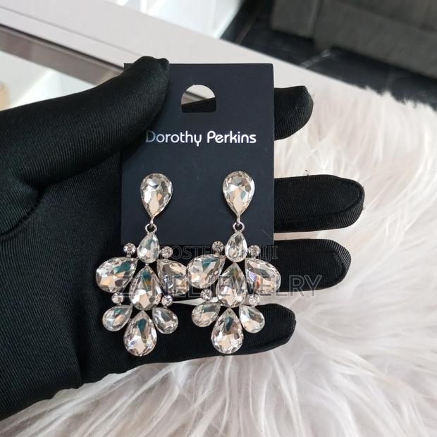 Elegant Bridal Earrings · Photo 1