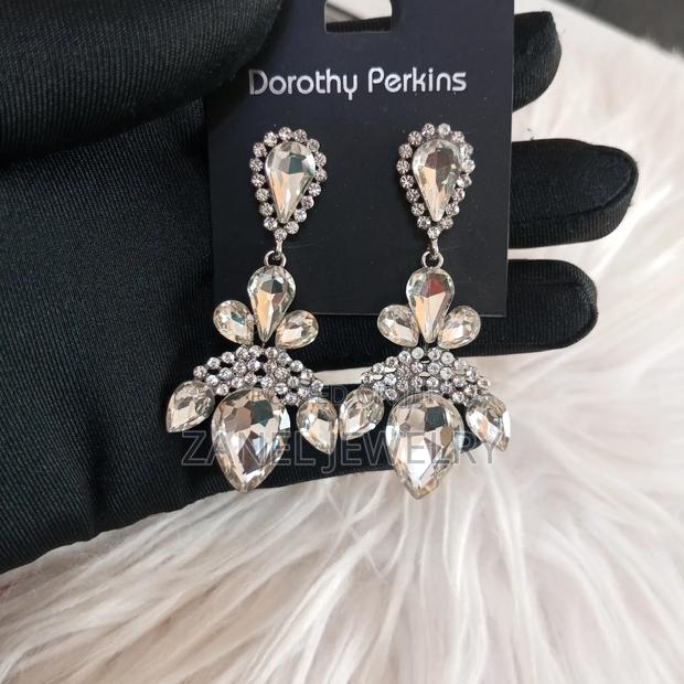 Elegant Bridal Earrings · Photo 5