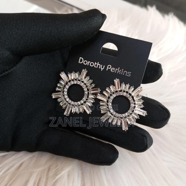 Elegant Bridal Earrings · Photo 6