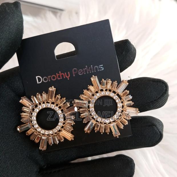 Elegant Bridal Earrings · Photo 7