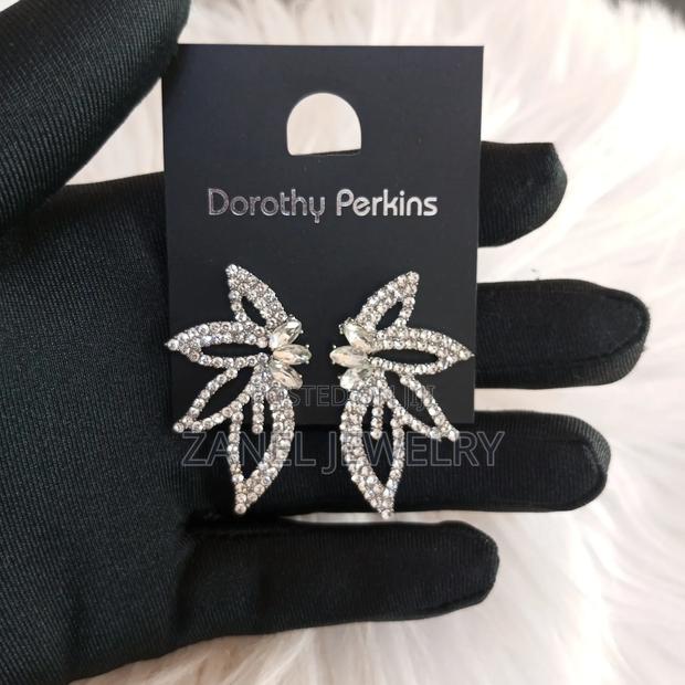Elegant Bridal Earrings · Photo 8