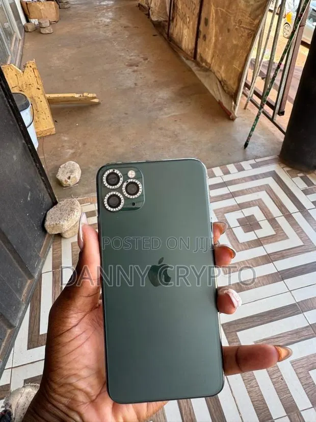 Apple iPhone 11 Pro Max 256 GB Green · Photo 1