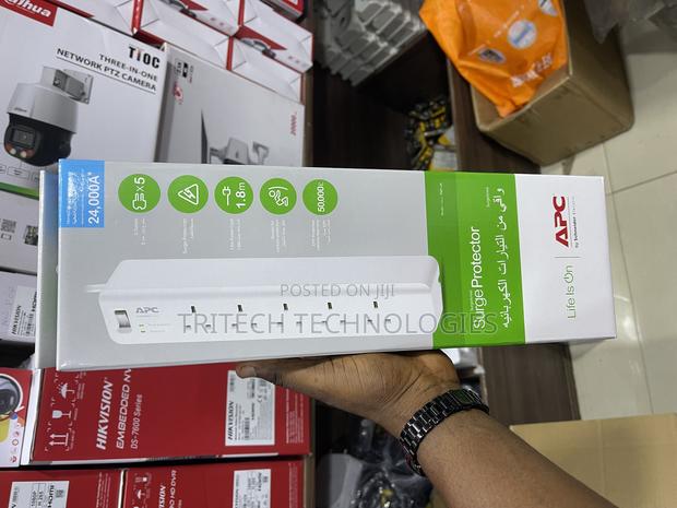 Apc 1.8m Extension Board With Surge Protector · Photo 3