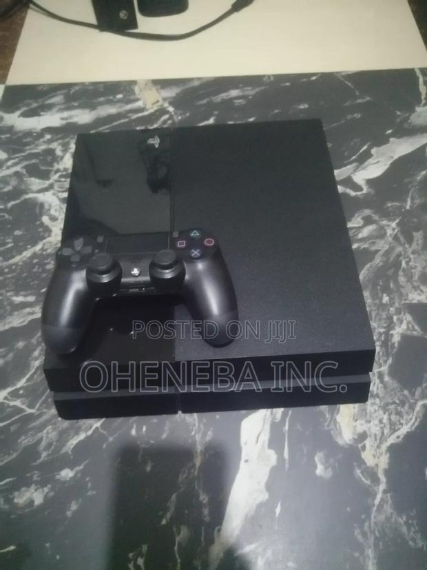 Ps4 With FC27+4 More Games+1 Controller · Photo 1