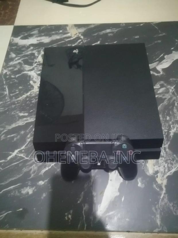 Ps4 With FC27+4 More Games+1 Controller · Photo 2