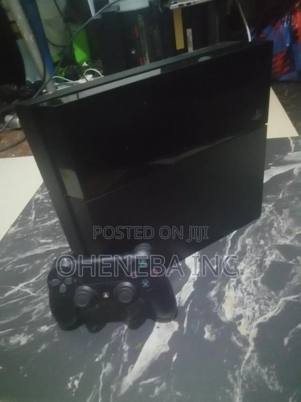 Ps4 With FC27+4 More Games+1 Controller · Photo 3