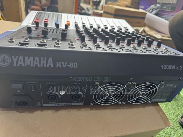 Powered-Kv- Mixer 8- Channel Yamaha · Photo 3