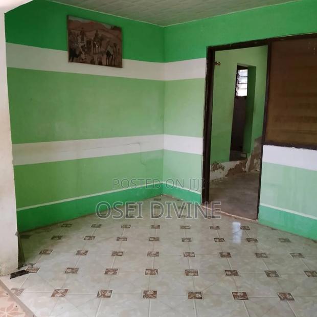 Nice Chamber and Hall With Porch · Photo 1