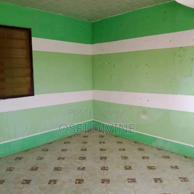 Nice Chamber and Hall With Porch · Photo 3