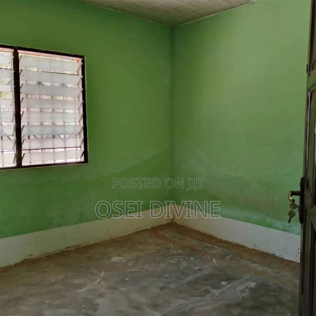 Nice Chamber and Hall With Porch · Photo 4