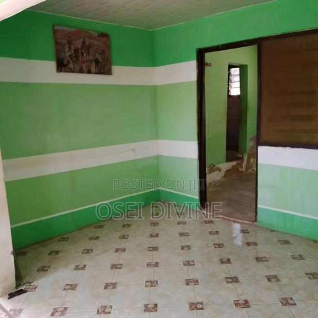 Nice Chamber and Hall With Porch · Photo 5