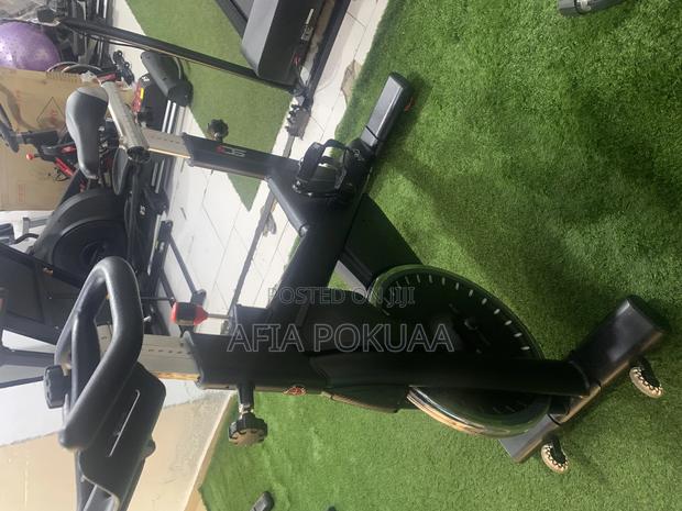 Schwinn Spin Bike 180kg · Photo 2