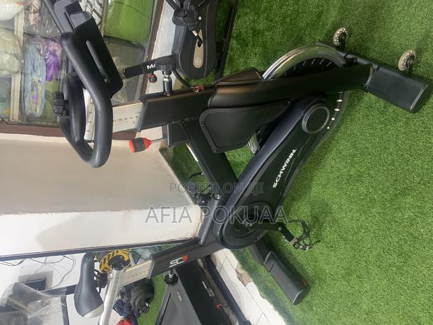 Schwinn Spin Bike 180kg · Photo 1