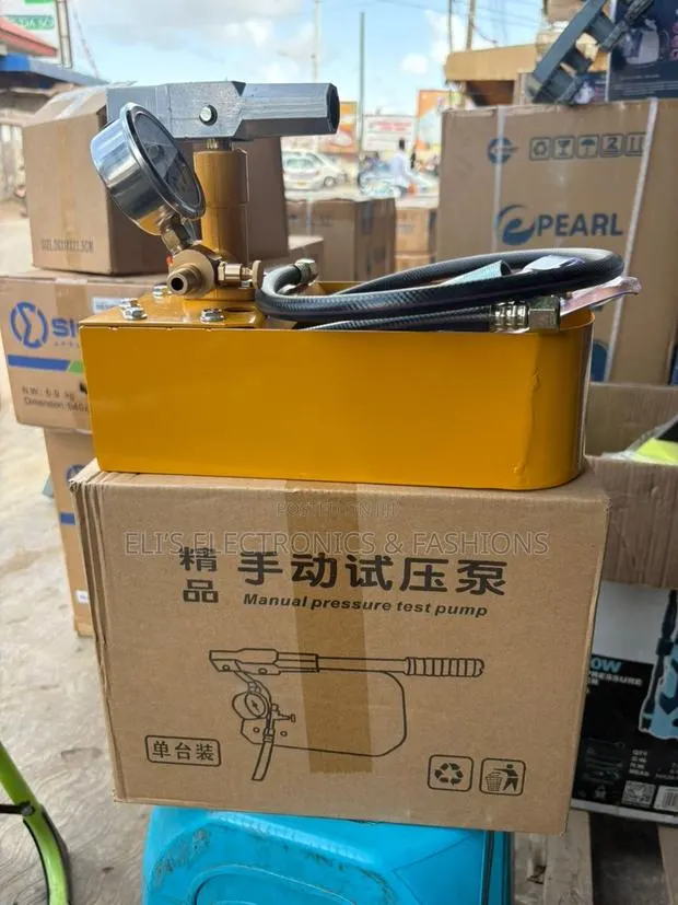 Manual Plumbing Pressure Test Pump · Photo 1