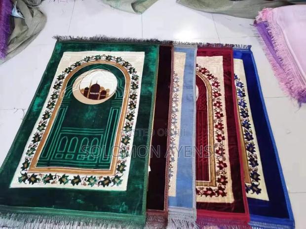 Quality Prayer Mats Available Here With Different Colours · Photo 1