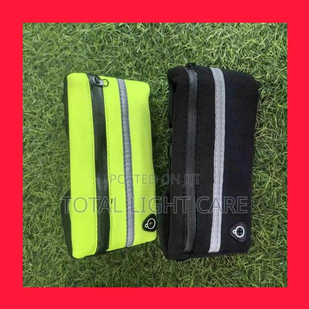 Professional Running Waist Bag · Photo 3
