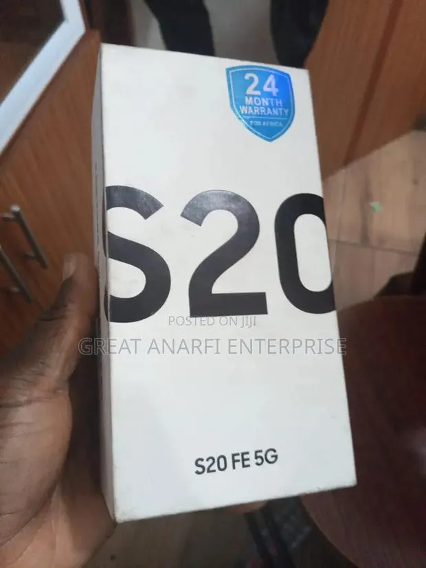 New Samsung Galaxy S20 FE 5G 128 GB Black · Photo 1
