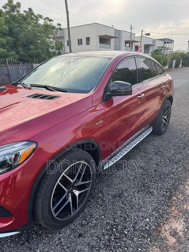 Mercedes-Benz GLE-Class 2017 Red · Photo 1