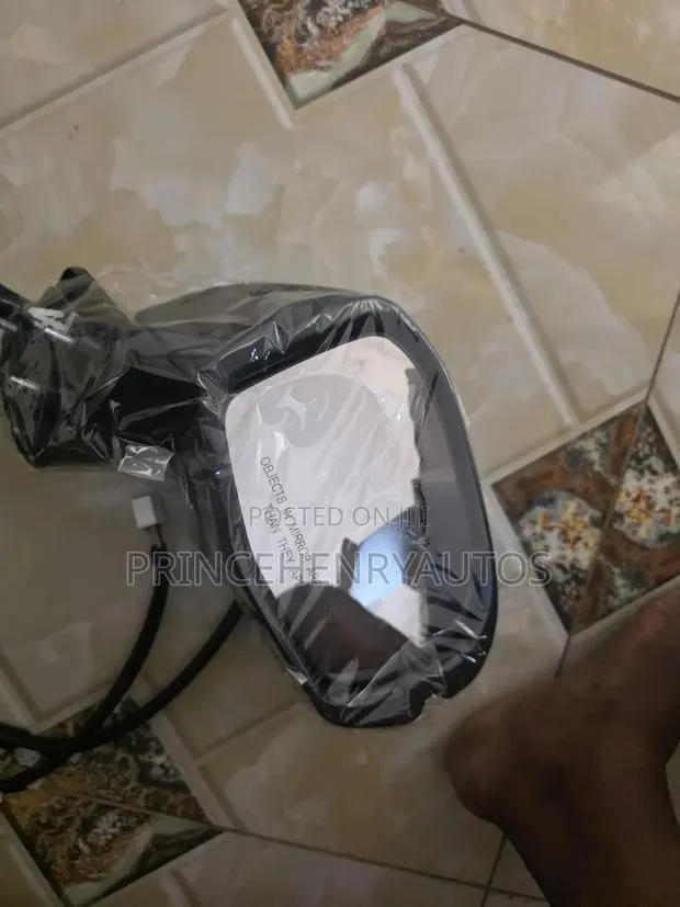 Honda HRV 2023-2026 Mirror With Blind Spot Sensor+turn Signal · Photo 1