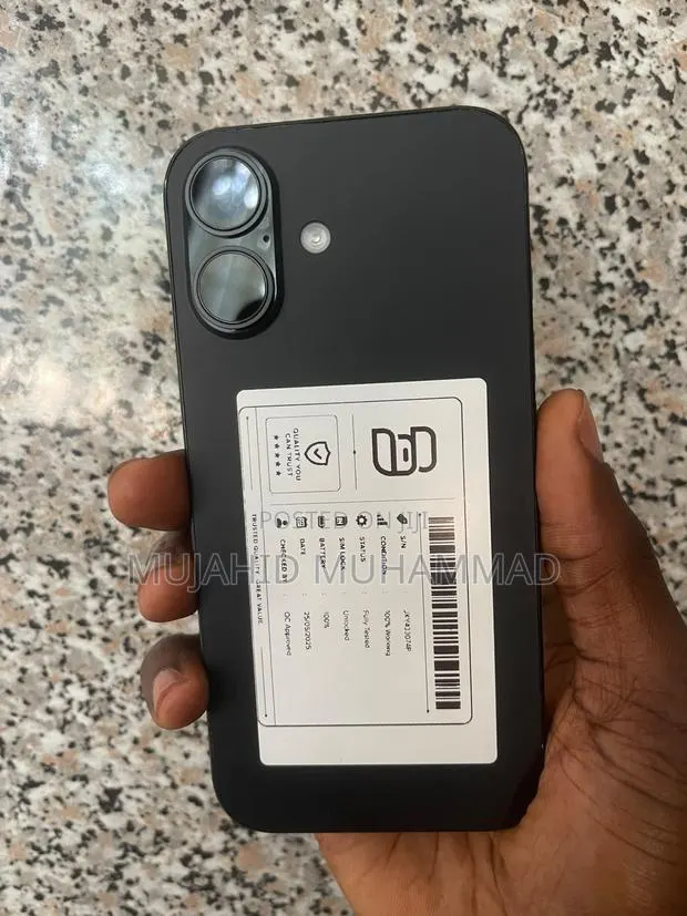 Apple iPhone 16 256 GB Black · Photo 1