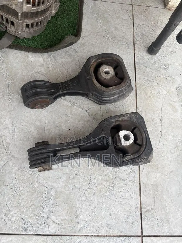 Honda Civic 2024 Engine Seat Available · Photo 1