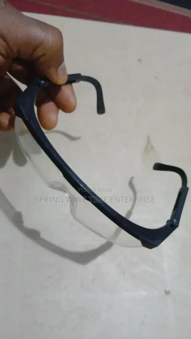 Safety Goggles · Photo 1