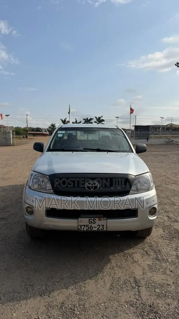 Toyota Hilux 2008 Silver · Photo 1