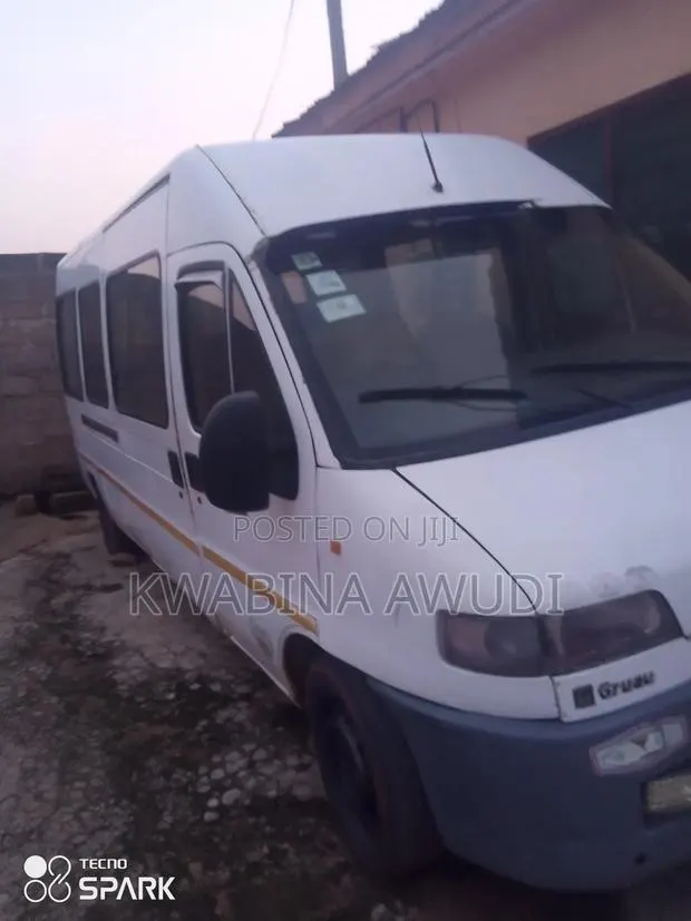 Peugeot Boxer 2011 White · Photo 1