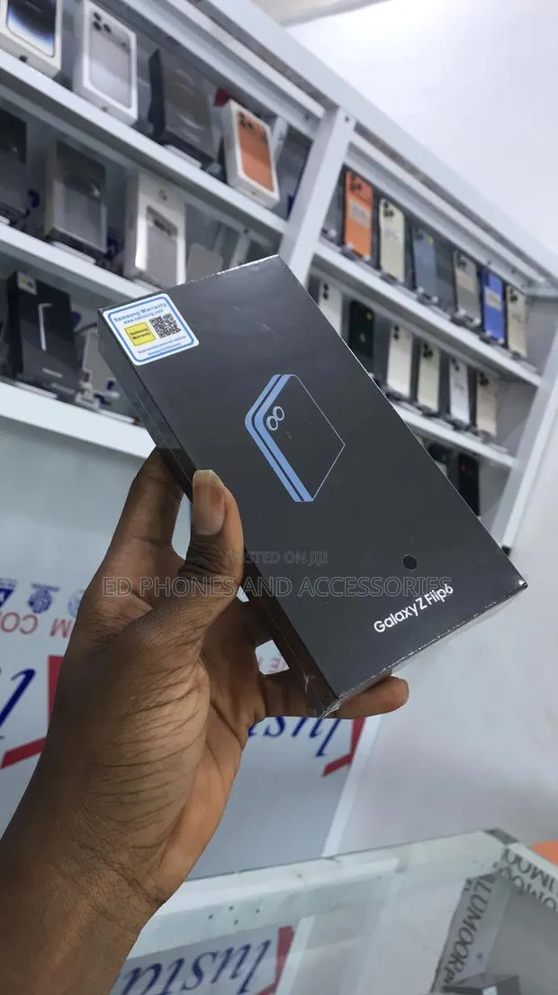 New Samsung Galaxy Z Flip6 256 GB Blue · Photo 1