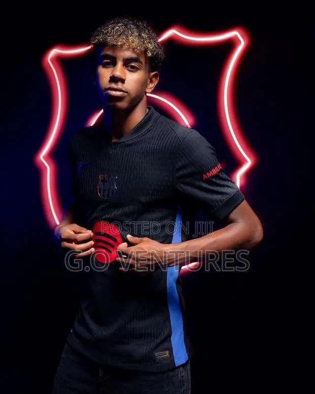 Barcelona Away Kit 24/25 · Photo 1