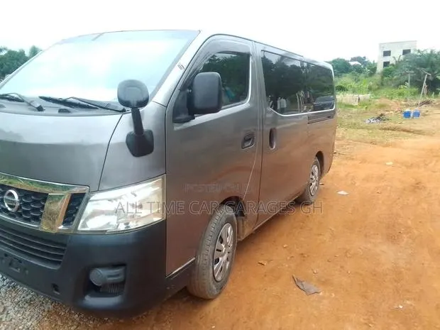 Nissan Caravan 2018 Gray · Photo 1