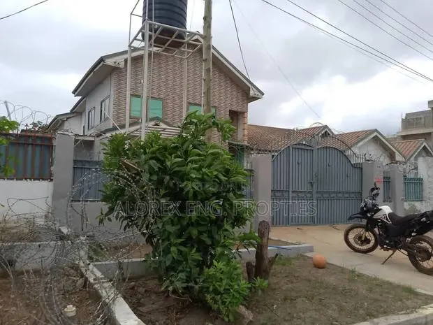 3bdrm House in Self Compound, Lake Side Estate for rent · Photo 1