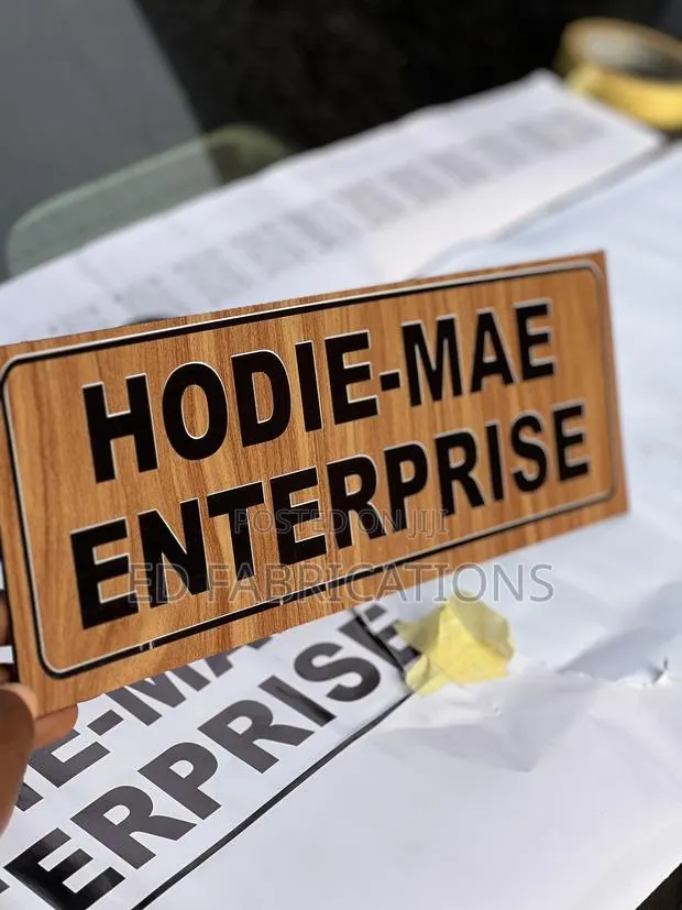 Wooden Door Label · Photo 1