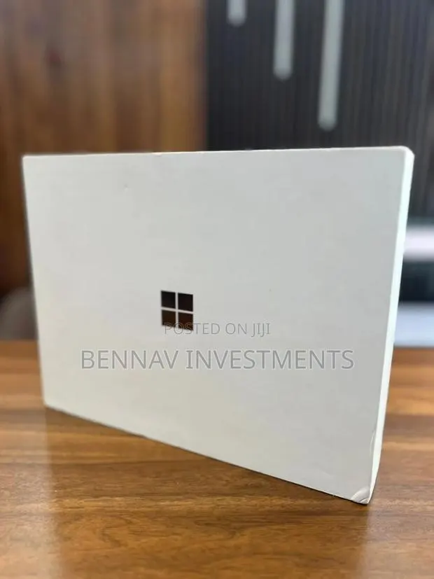 New Microsoft Surface Laptop 16GB Qualcomm Snapdragon X Plus SSD 256GB · Photo 1