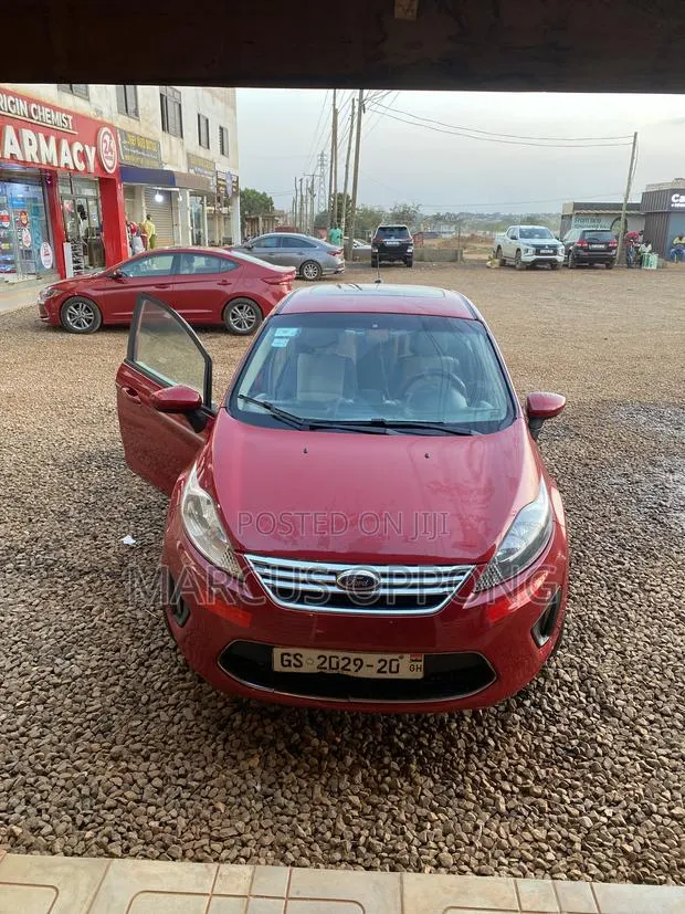 Ford Fiesta SE Sedan 2012 Red · Photo 1