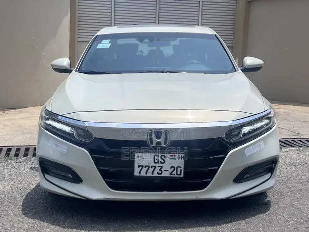 Honda Accord Sport 2.0T 2018 White · Photo 1